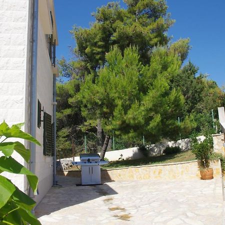 Holiday Home Nevista Sumartin Esterno foto