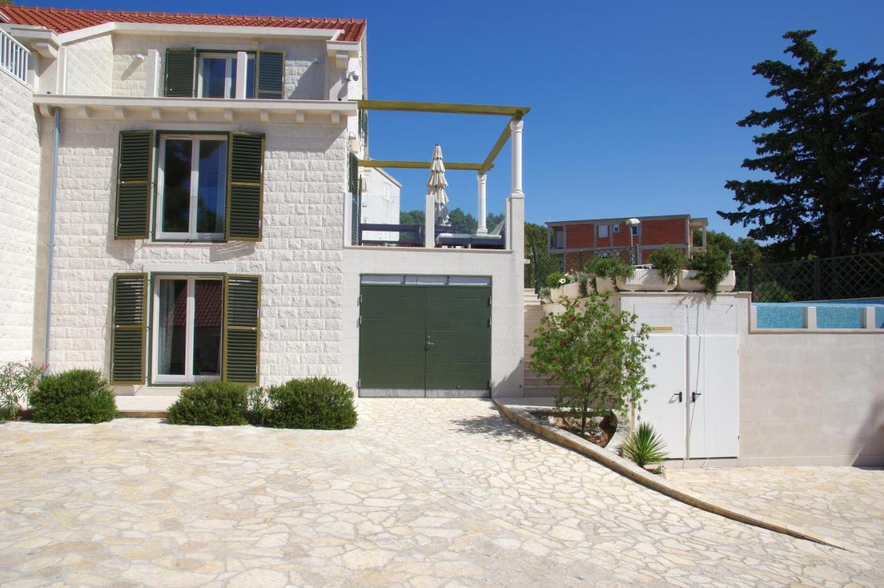 Holiday Home Nevista Sumartin Esterno foto