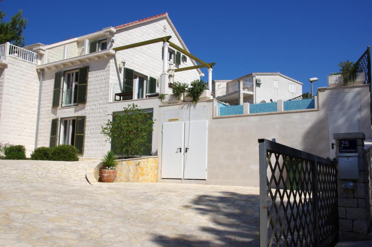 Holiday Home Nevista Sumartin Esterno foto