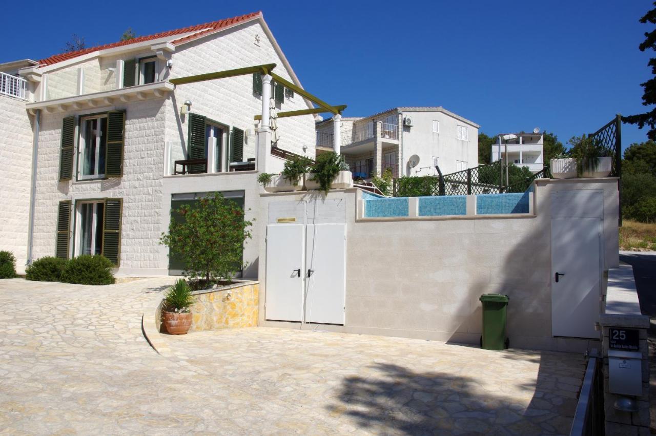Holiday Home Nevista Sumartin Esterno foto