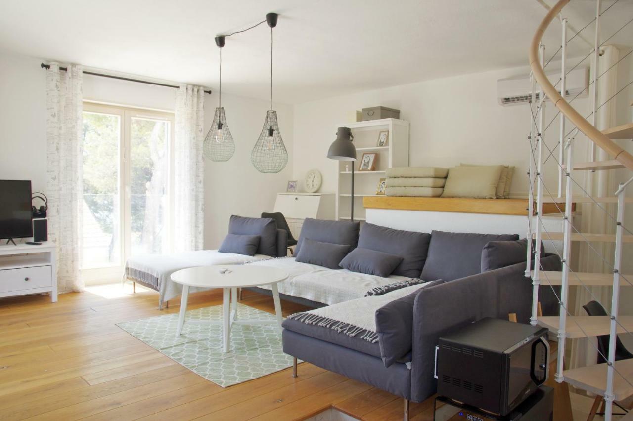 Holiday Home Nevista Sumartin Esterno foto