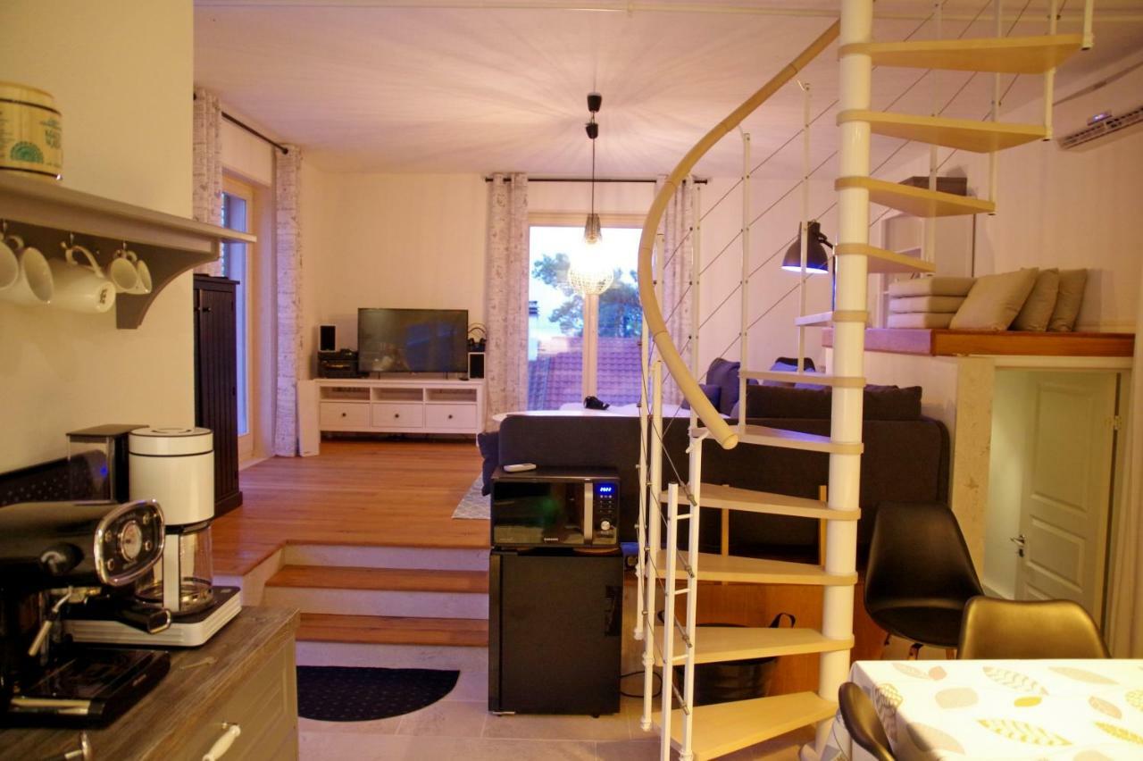 Holiday Home Nevista Sumartin Esterno foto