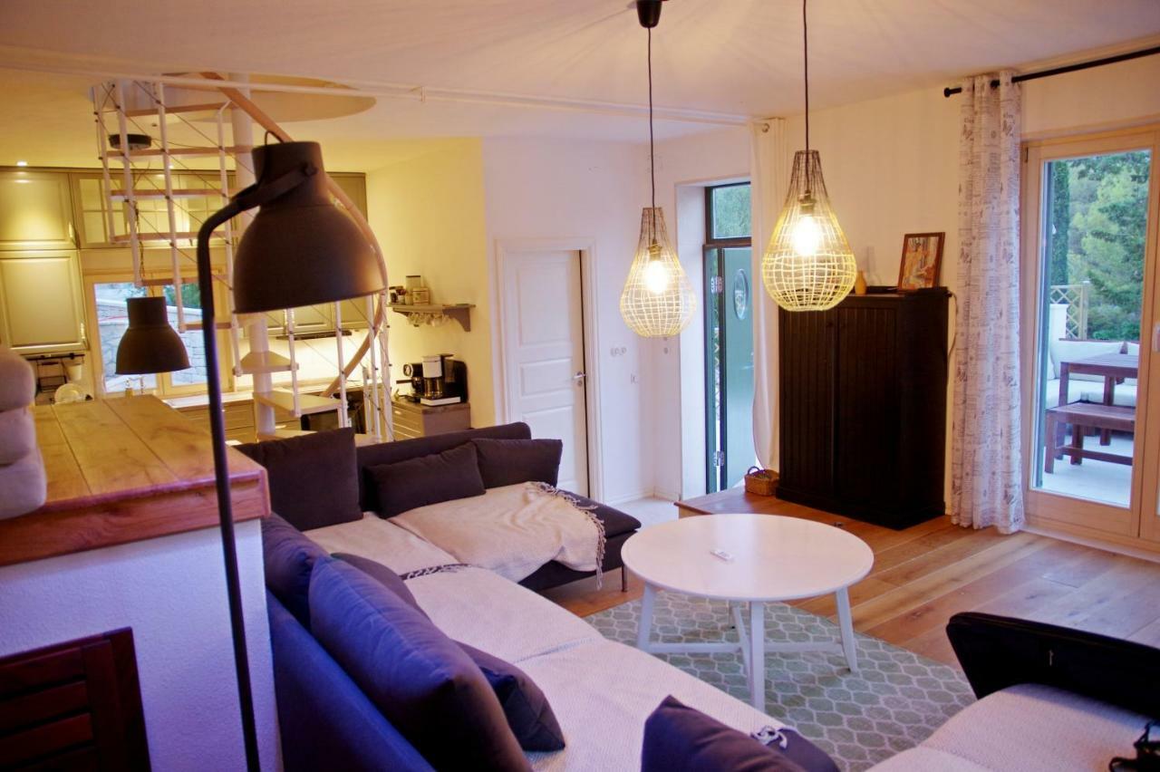 Holiday Home Nevista Sumartin Esterno foto